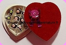 BOULANGERIE  miniature 1:12 -
CHOCOLATS en BOITE-CADEAU coeur