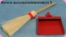 MENAGE miniature 1:12
- BALAI miniature + PELLE rouge