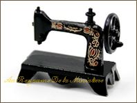 MERCERIE miniature, MACHINE A COUDRE miniature 1/12
- Coloris NOIR